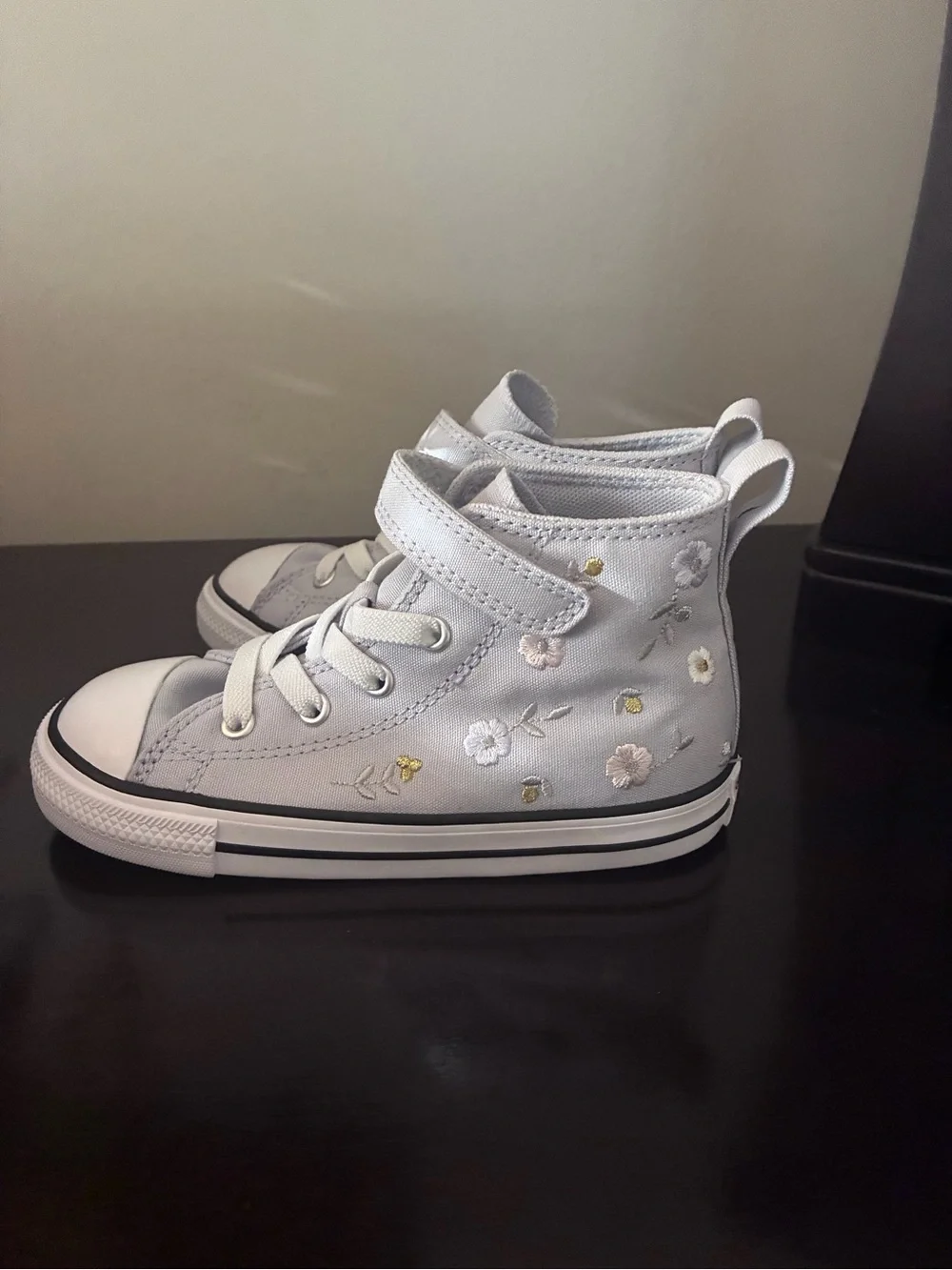 Brand new Kids High-Top Canvas Sneakers in Light blue/gray with Strap